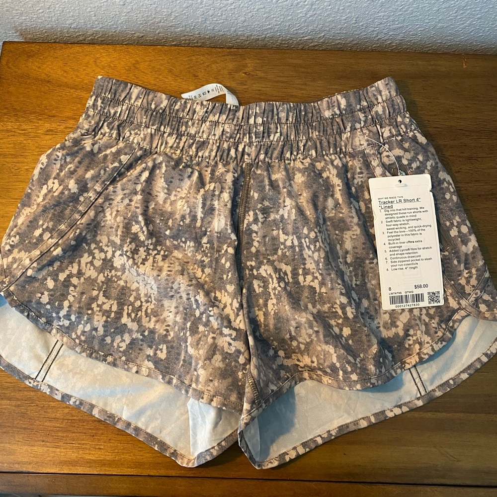 Lululemon Tracker LR short 4” size 8 (lined)